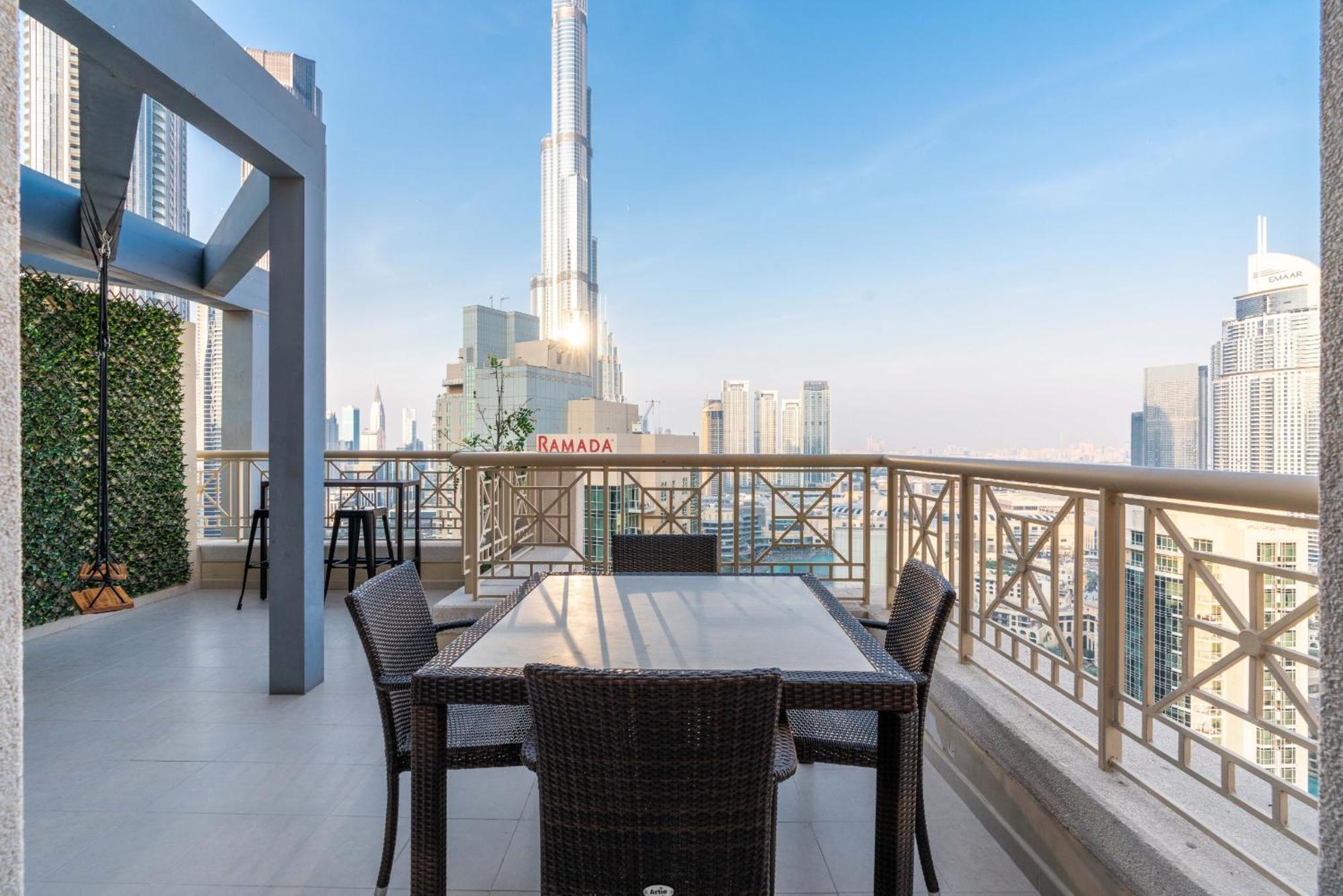 Luxury 2Br Downtown Apt With Burj Khalifa Views Dubai Exteriör bild