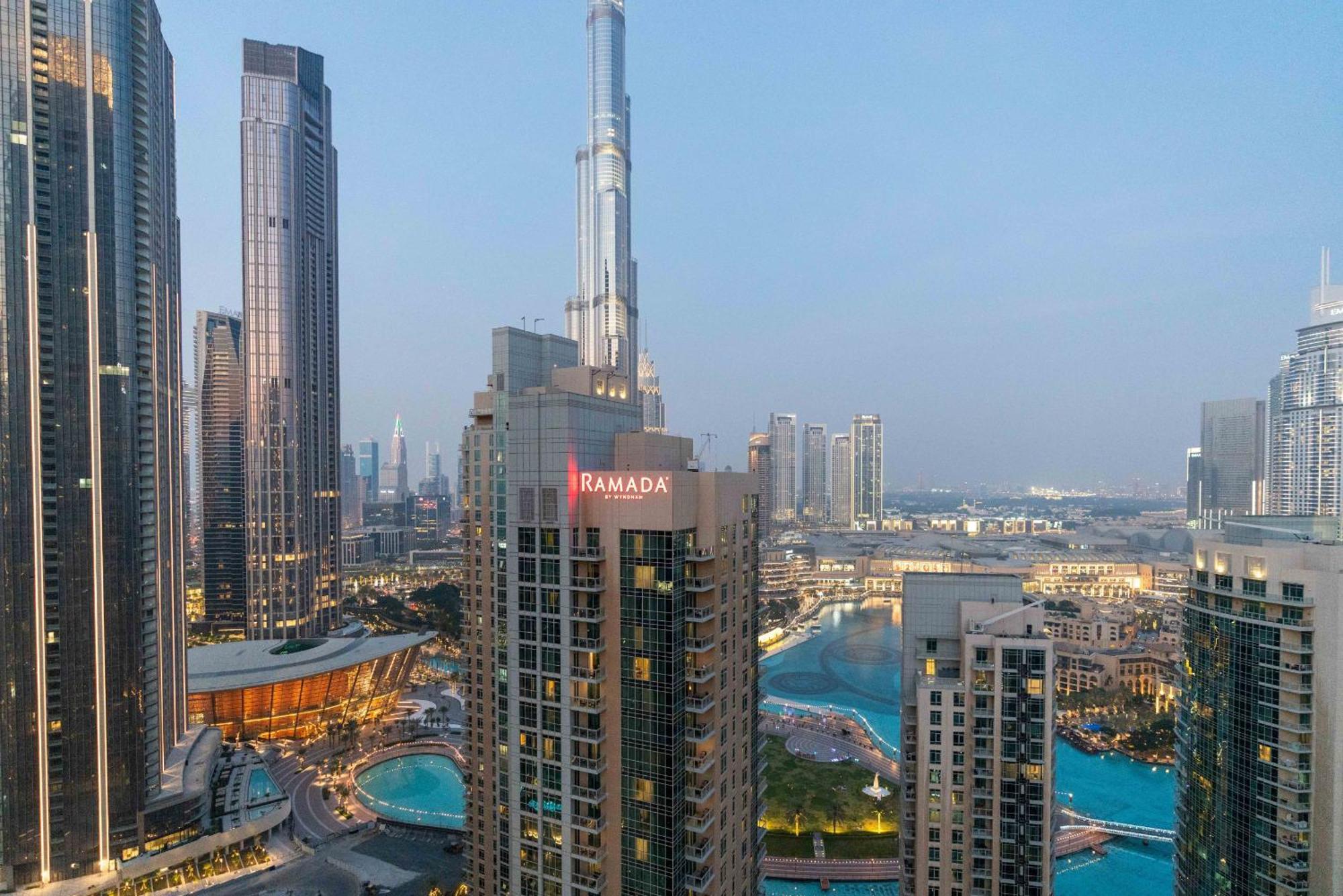 Luxury 2Br Downtown Apt With Burj Khalifa Views Dubai Exteriör bild
